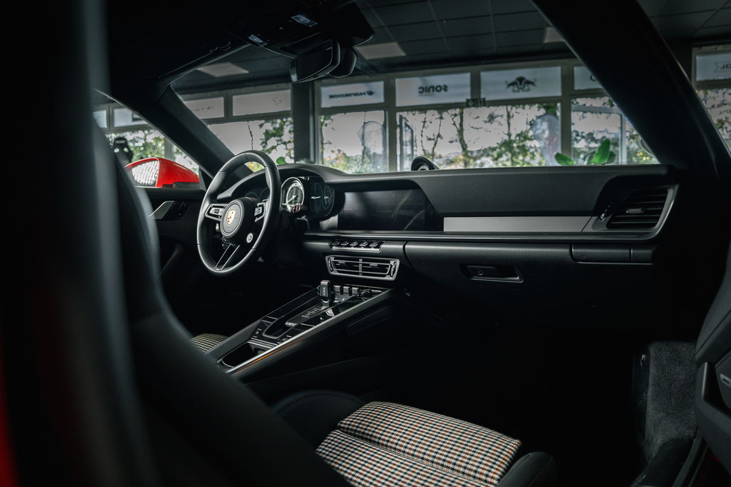 Porsche 992 Carrera 4