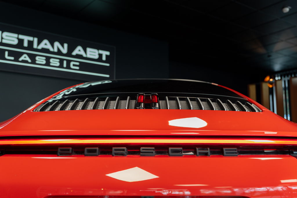 Porsche 992 Carrera 4