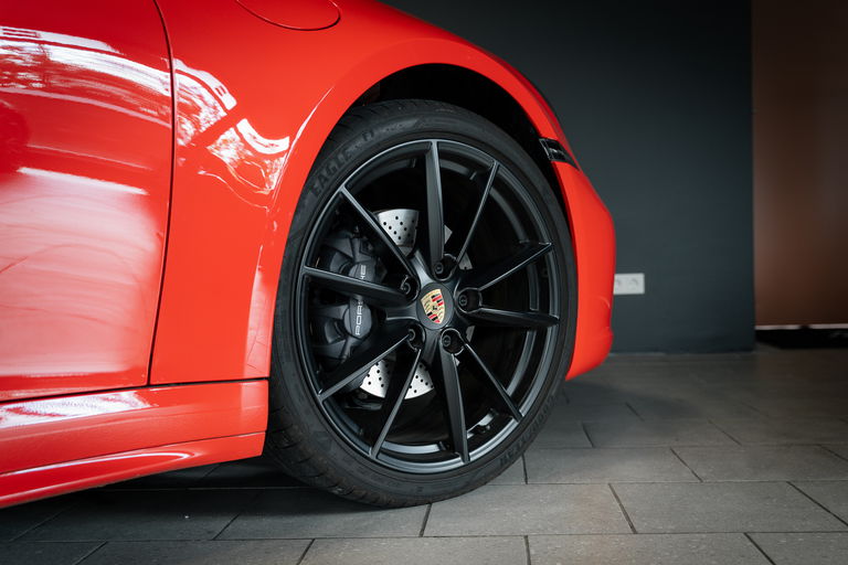 Porsche 992 Carrera 4