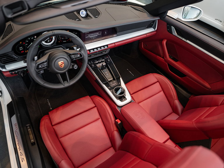 Porsche 992 Carrera 4S