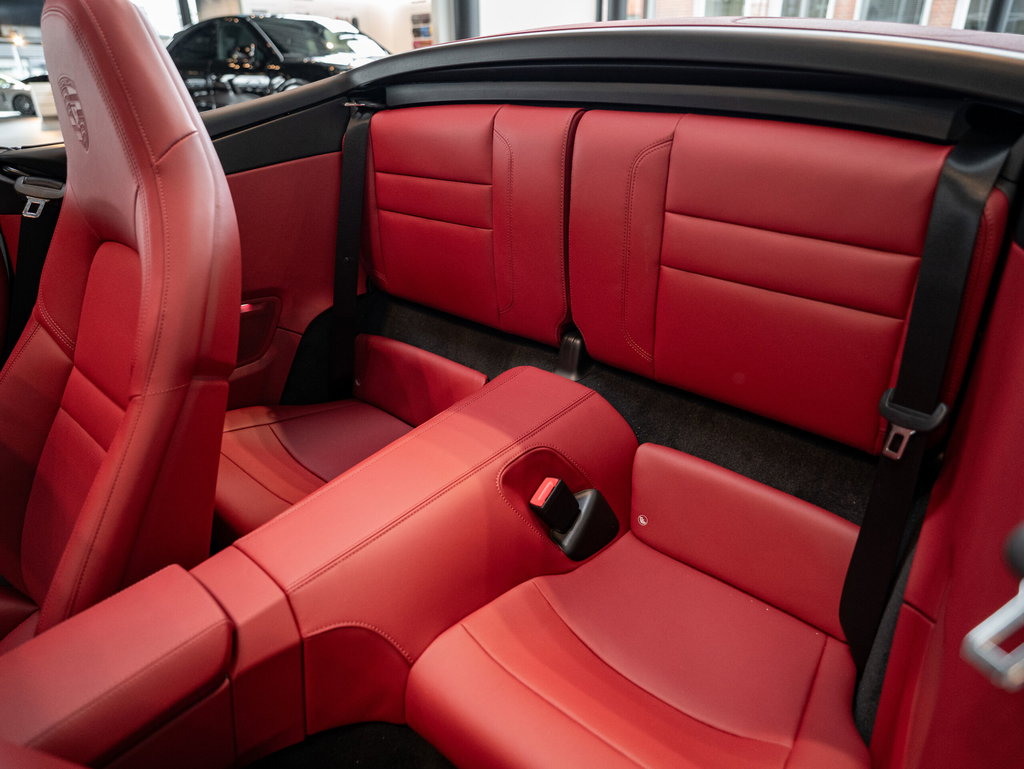 Porsche 992 Carrera 4S