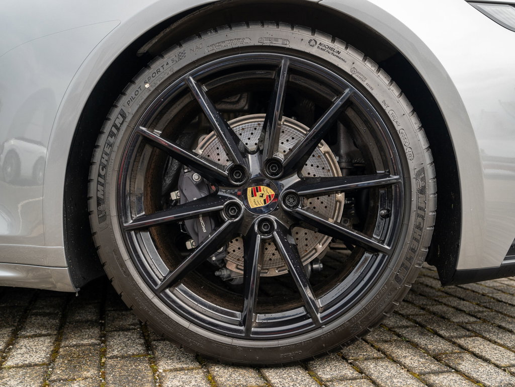Porsche 992 Carrera