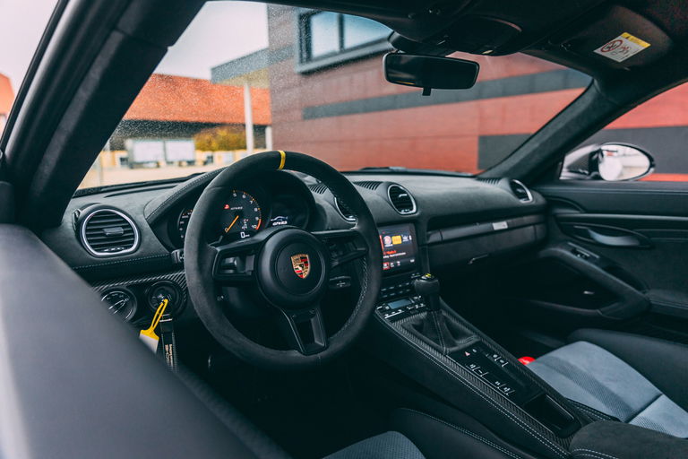 Porsche 718 Cayman GT4 RS