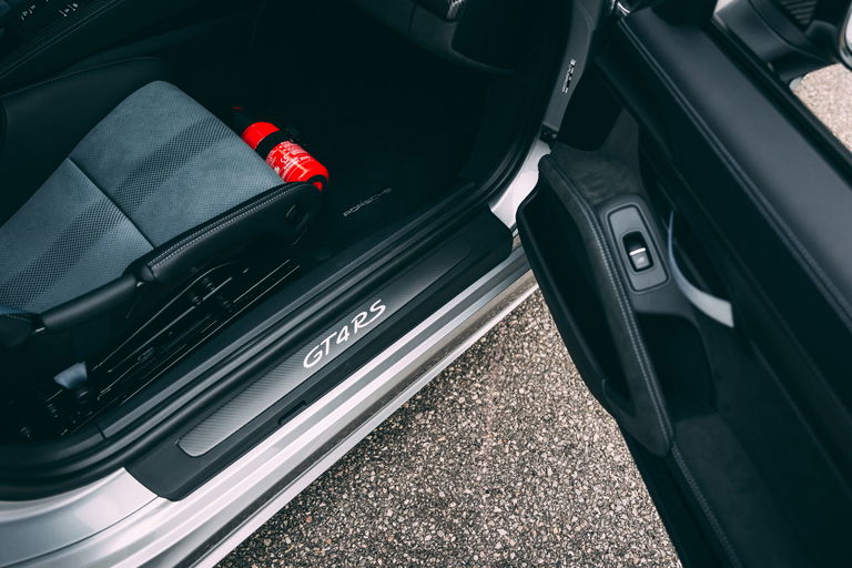 Porsche 718 Cayman GT4 RS