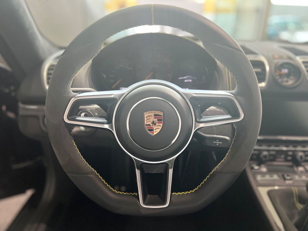 Porsche 981 Cayman GT4