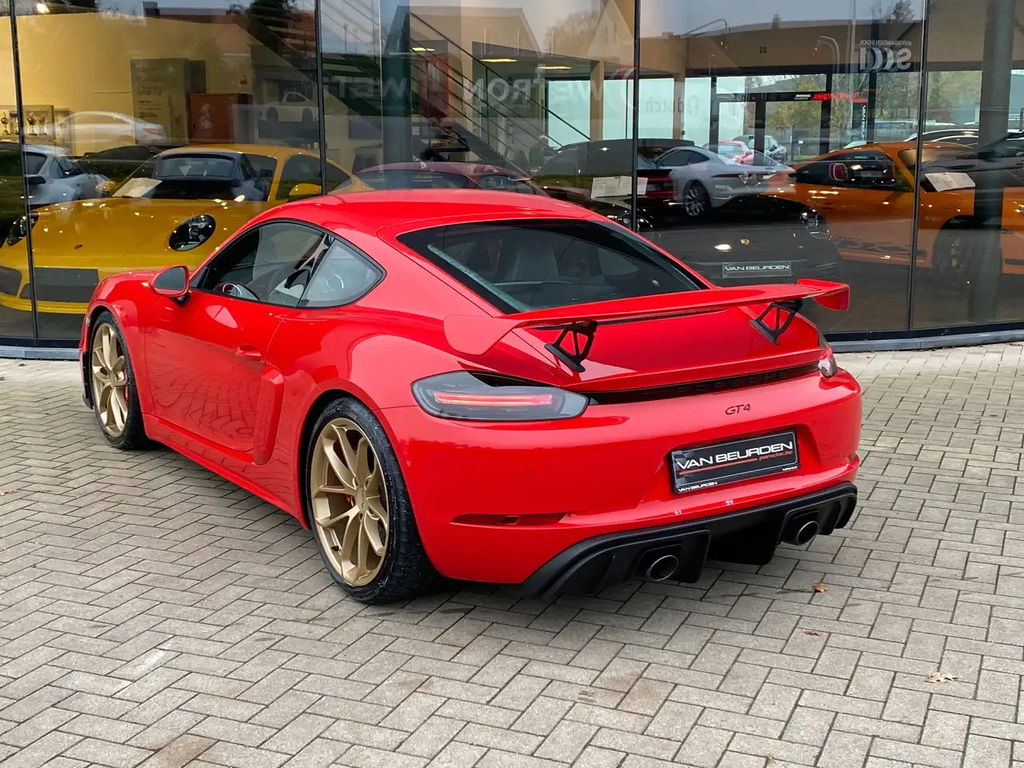 Porsche 718 Cayman GT4