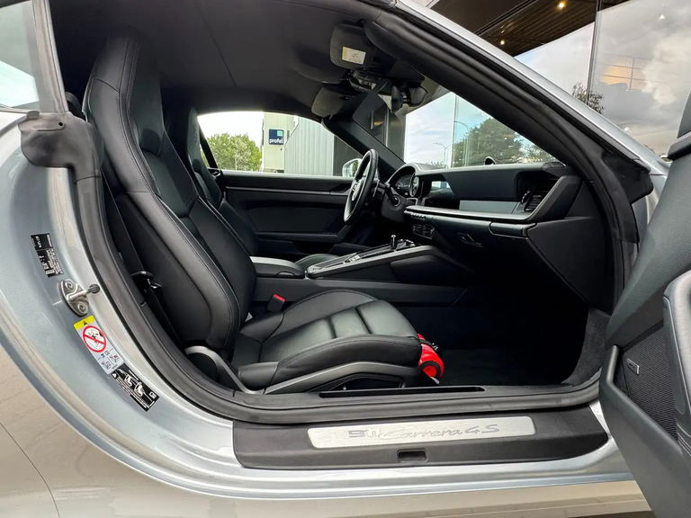 Porsche 992 Carrera 4S