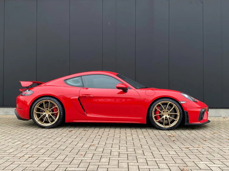 Porsche 718 Cayman GT4