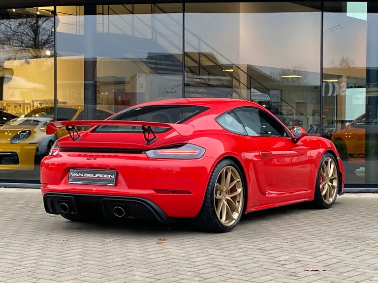 Porsche 718 Cayman GT4