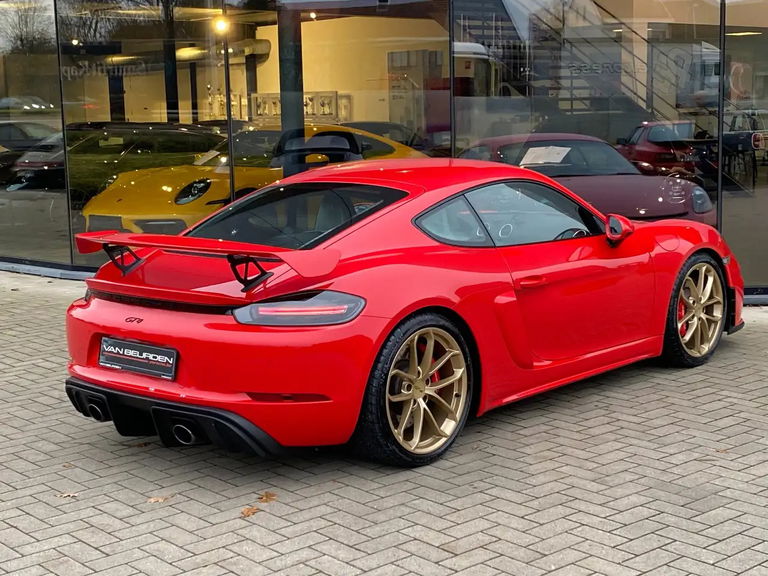 Porsche 718 Cayman GT4