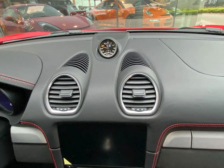 Porsche 718 Cayman GT4