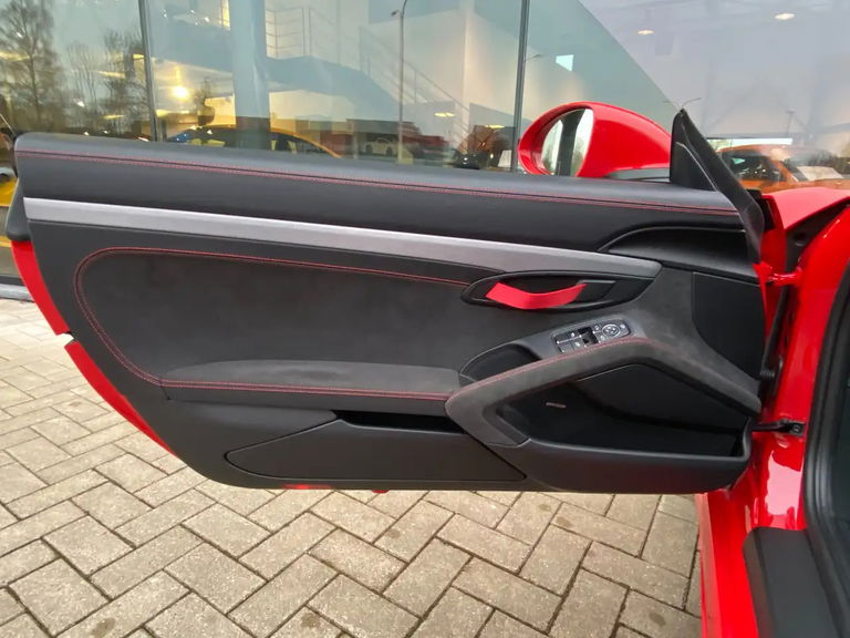 Porsche 718 Cayman GT4