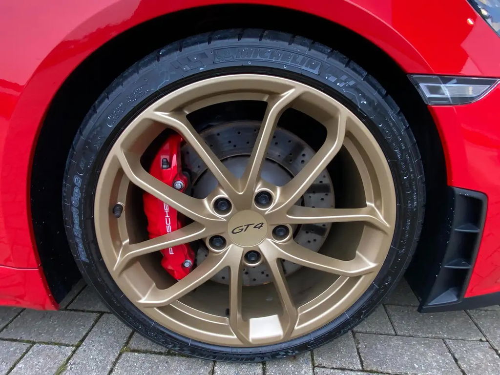 Porsche 718 Cayman GT4