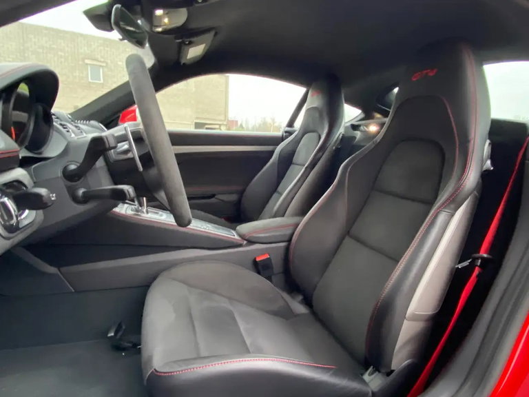 Porsche 718 Cayman GT4