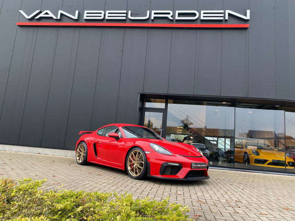 Porsche 718 Cayman GT4