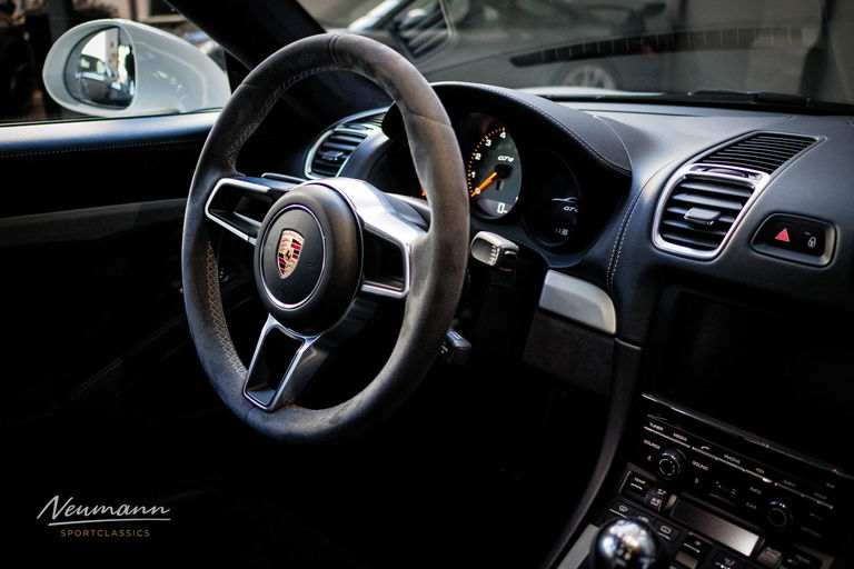 Porsche 981 Cayman GT4