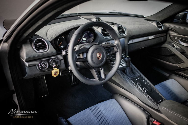 Porsche 718 Cayman GT4 RS