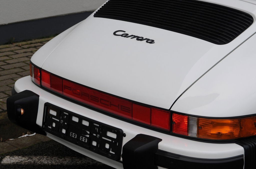 Porsche 911 Carrera 3.2 (US)