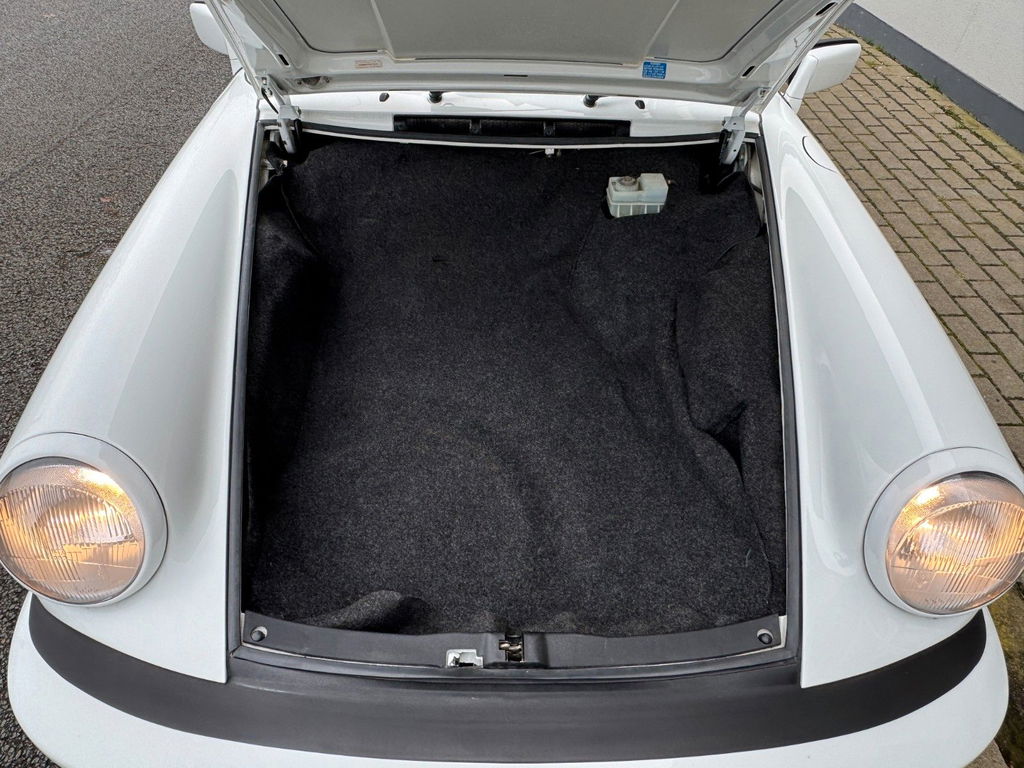 Porsche 911 Carrera 3.2 (US)