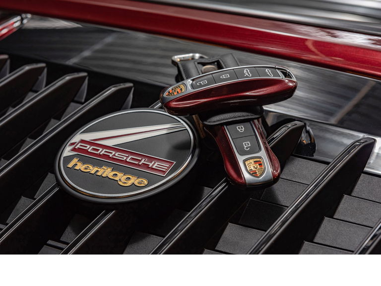 Porsche 992 Heritage Design Edition