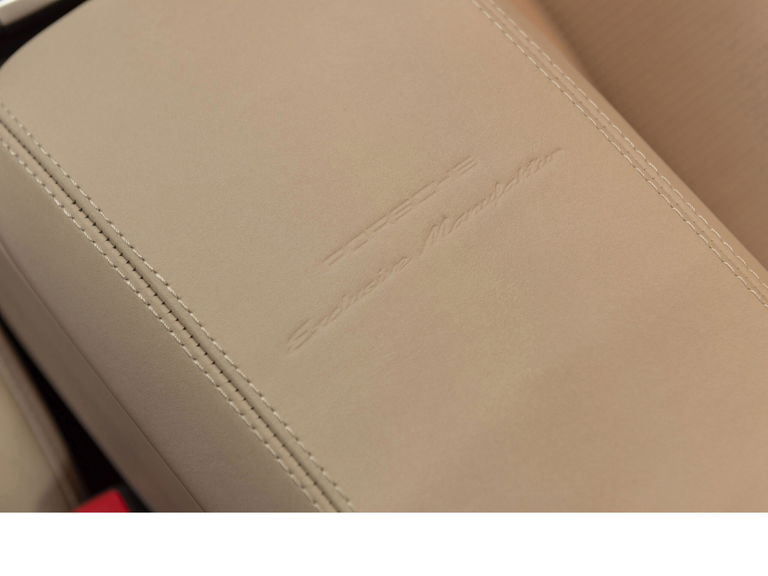 Porsche 992 Heritage Design Edition