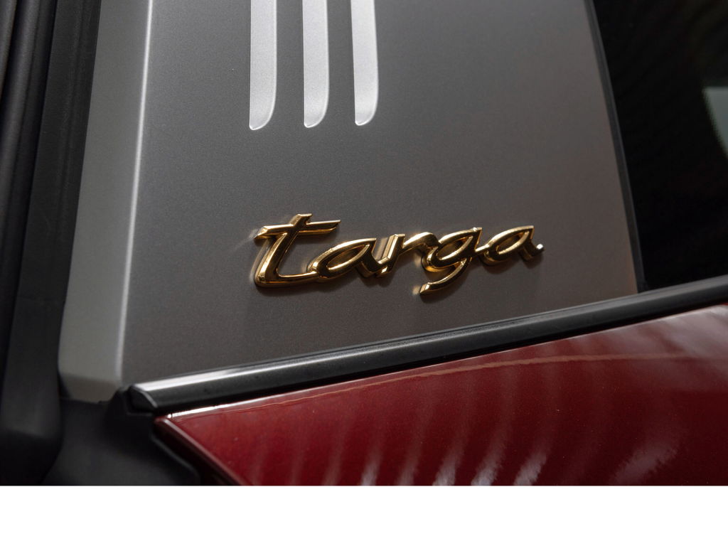 Porsche 992 Heritage Design Edition