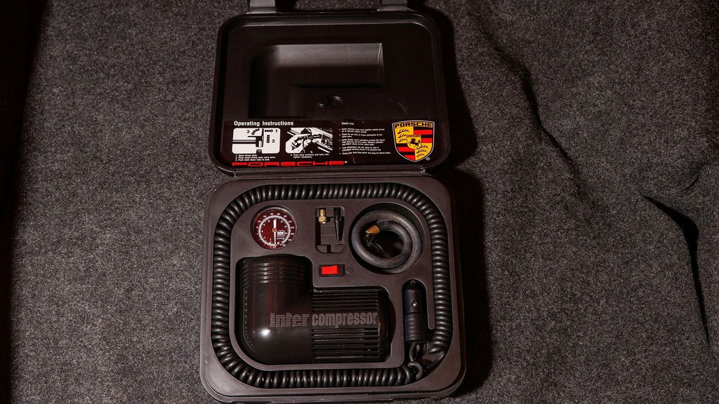 Porsche 911 Carrera 3.2 Speedster (US)