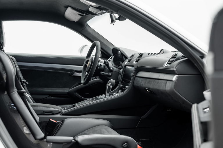 Porsche 718 Cayman GT4