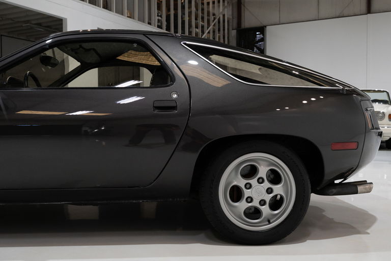Porsche 928