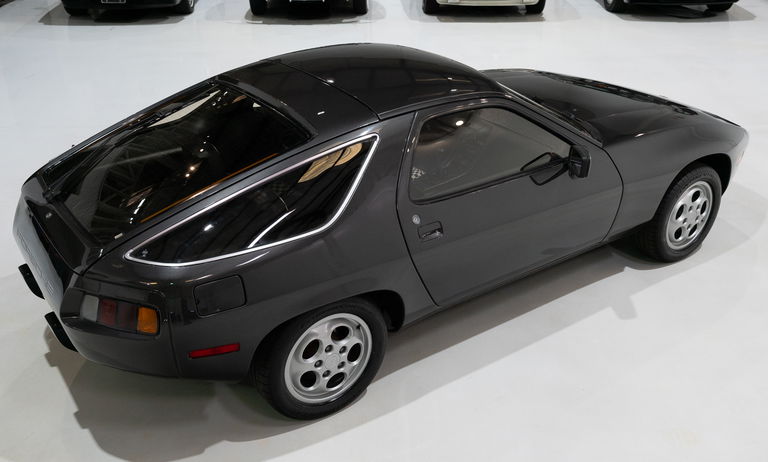 Porsche 928