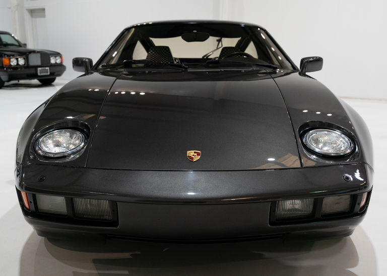 Porsche 928