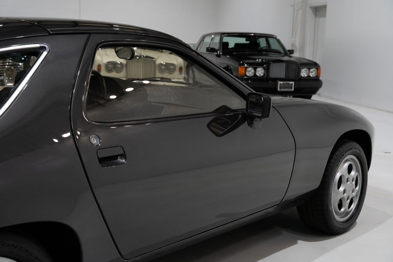 Porsche 928