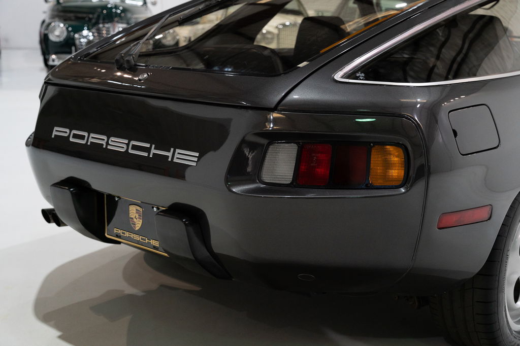 Porsche 928