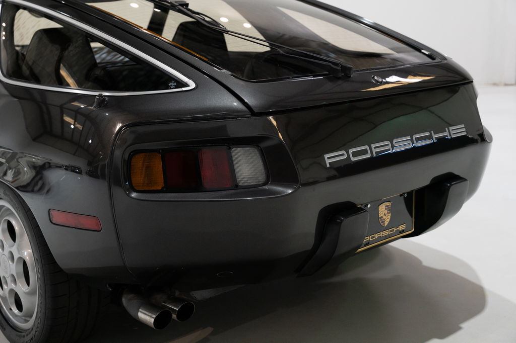 Porsche 928