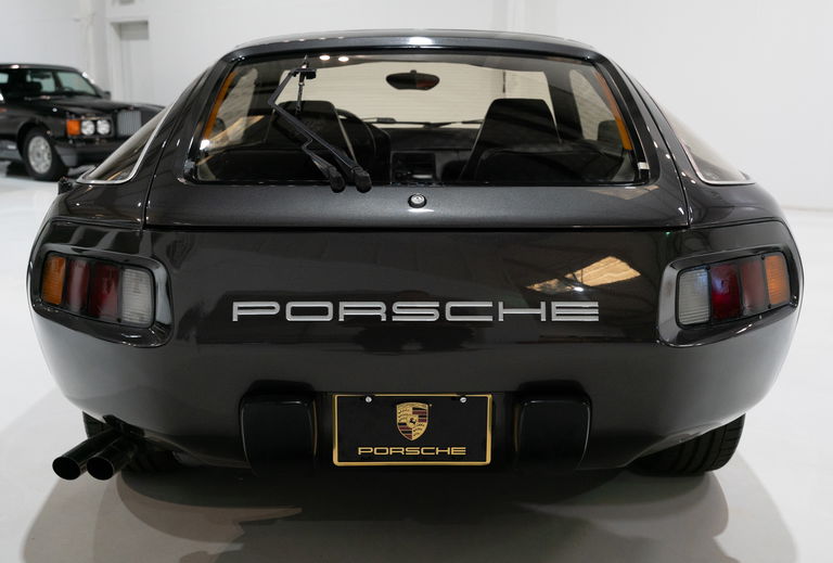 Porsche 928