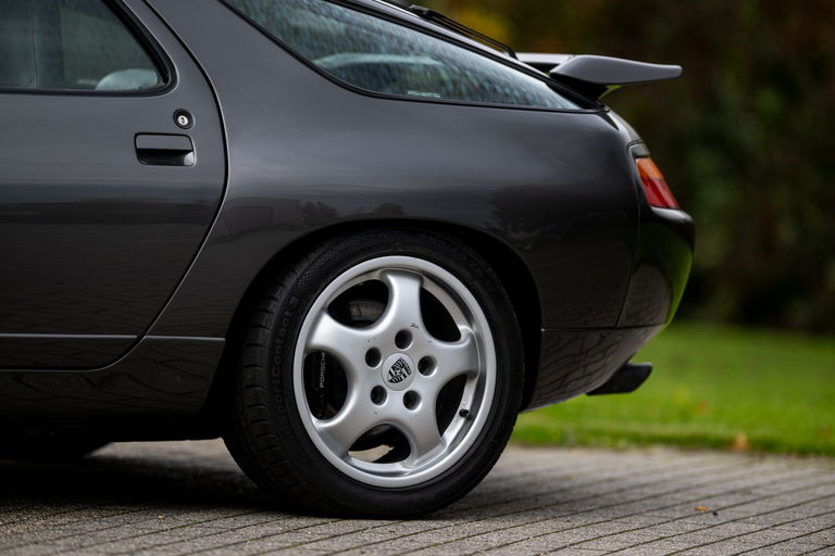 Porsche 928 GTS