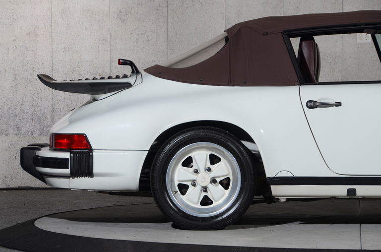 Porsche 911 Carrera 3.2 (US)