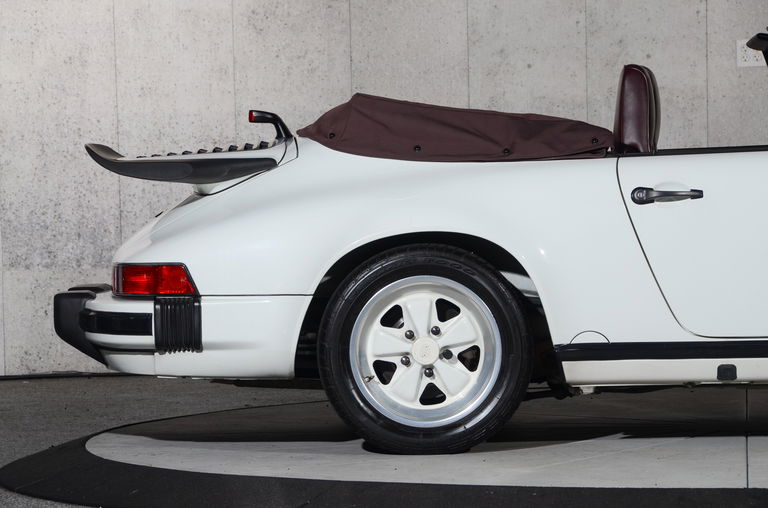 Porsche 911 Carrera 3.2 (US)