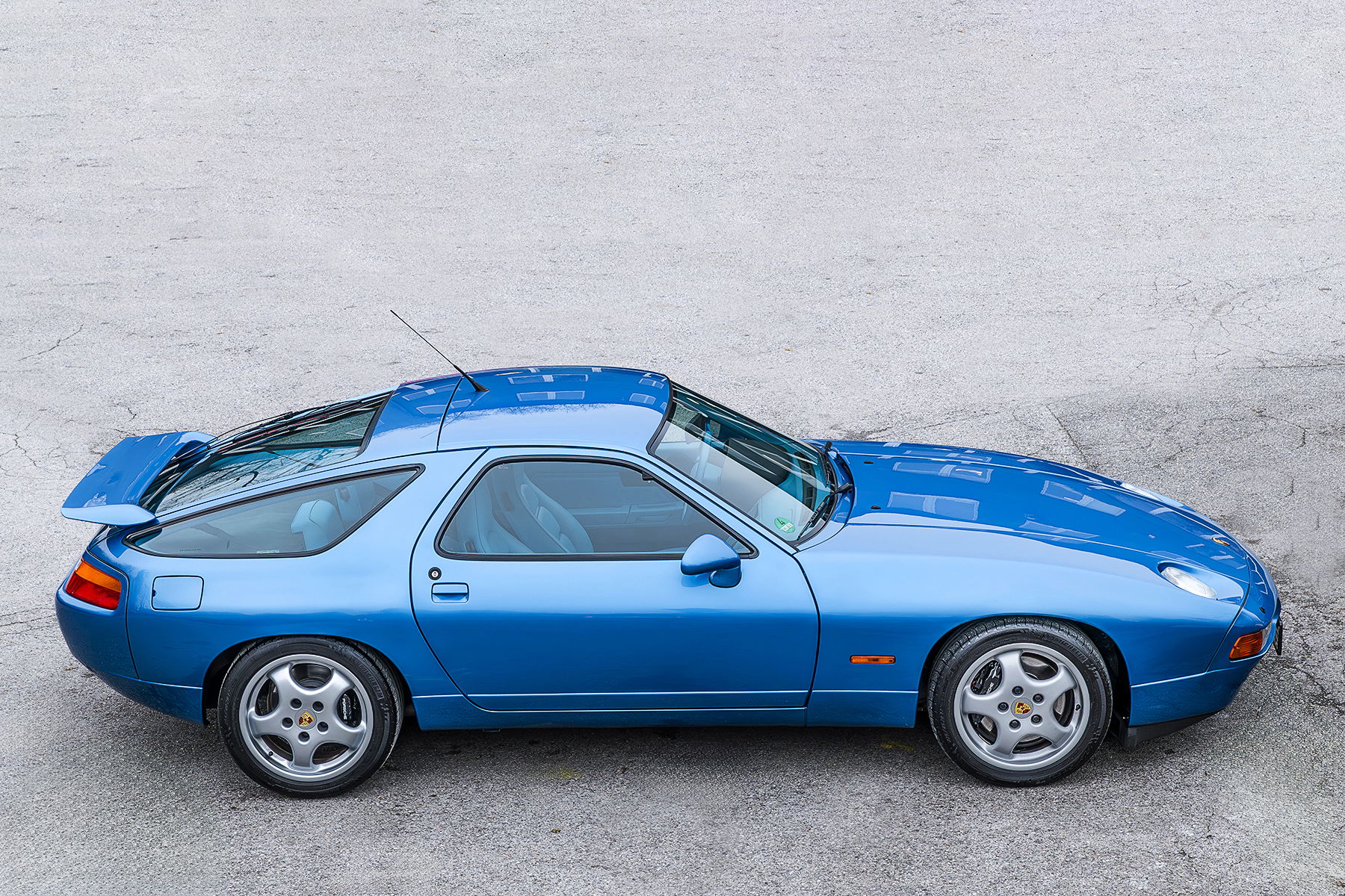 Porsche 928 GTS 1992 - elferspot.com - Marketplace for