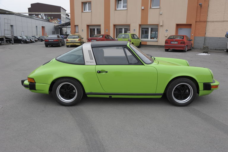 Porsche 911 Carrera 2.7