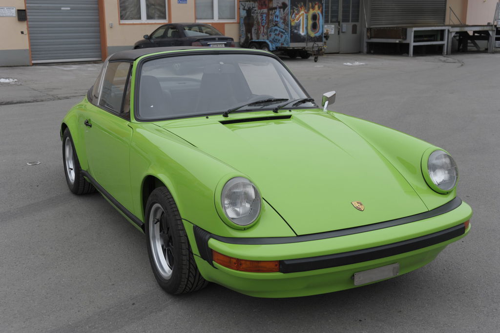 Porsche 911 Carrera 2.7
