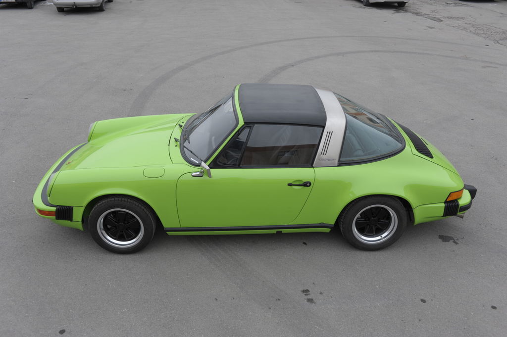 Porsche 911 Carrera 2.7