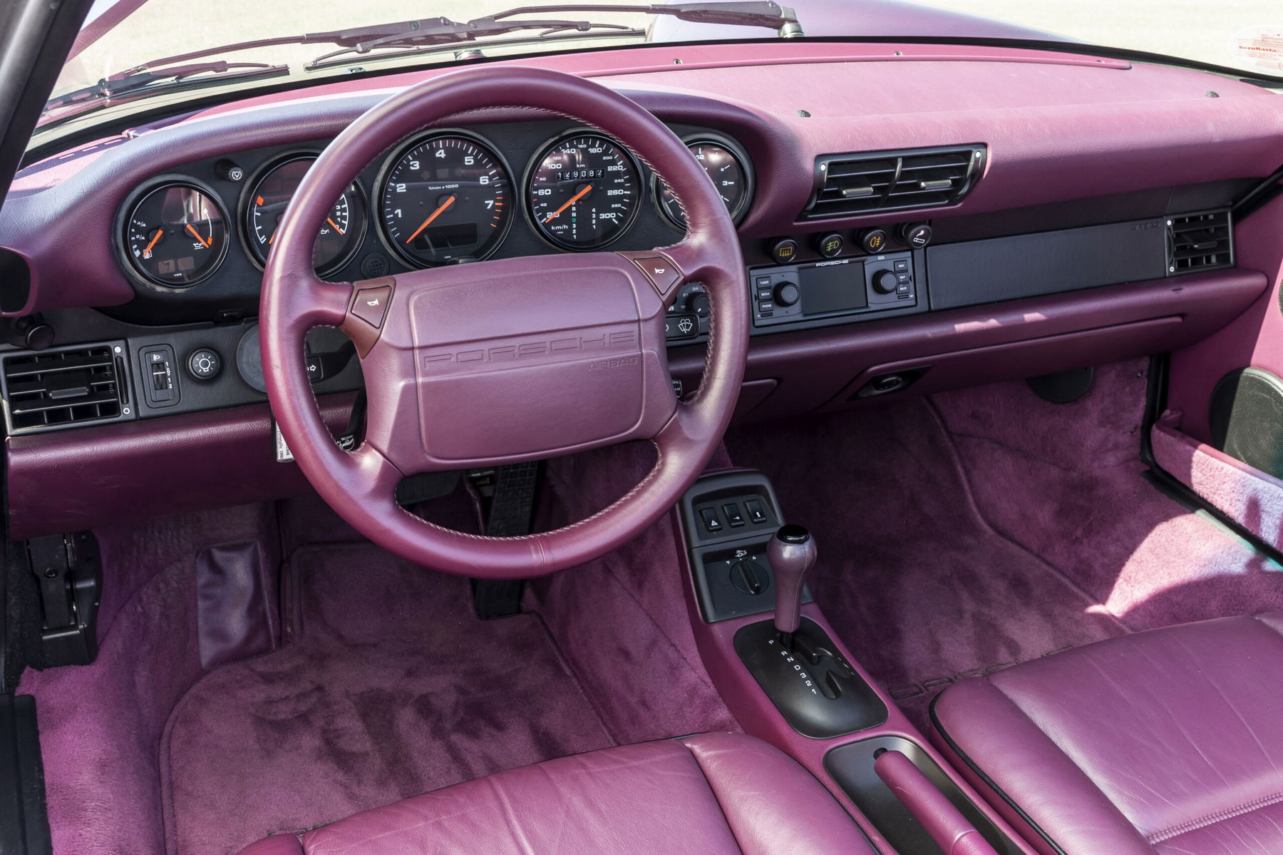 Porsche 964 Tiptronic Cabriolet interior magenta