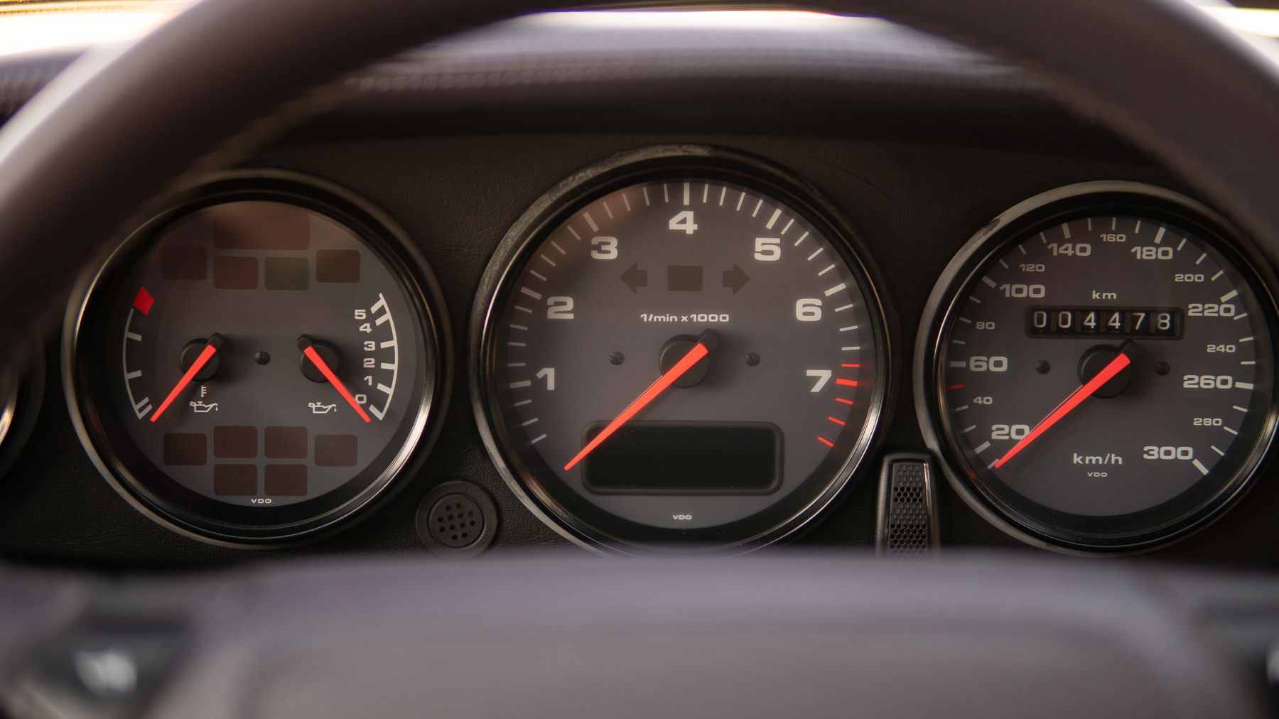 Porsche 964 dashboard instruments