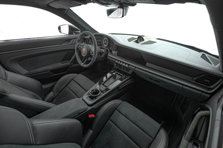 Porsche 992 Carrera 4 GTS