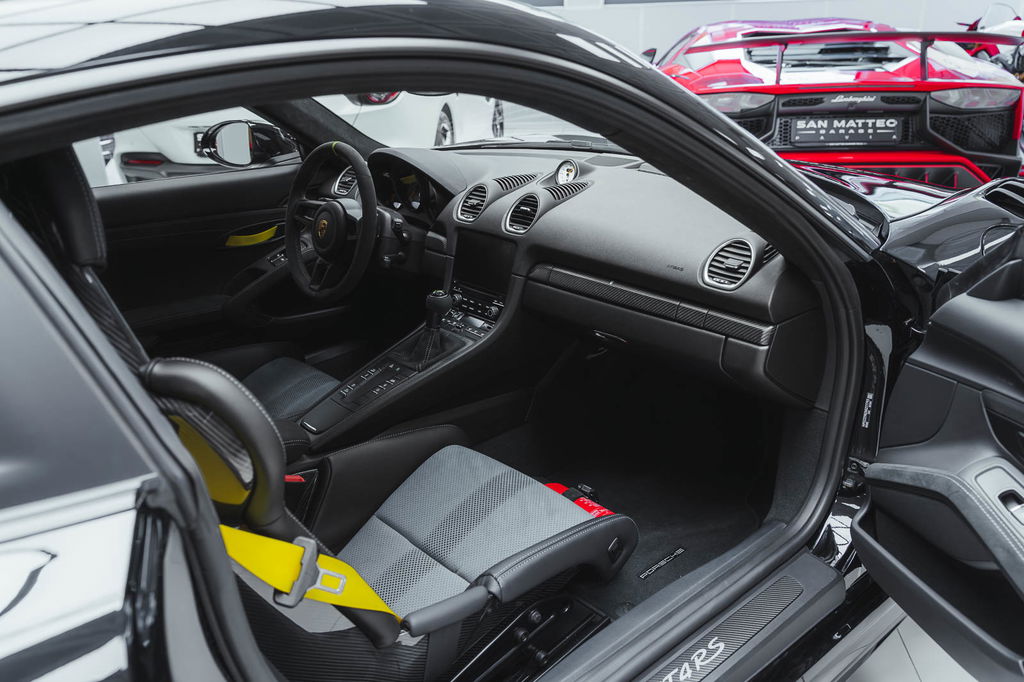 Porsche 718 Cayman GT4 RS