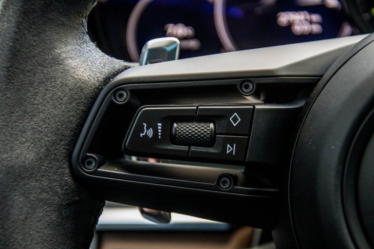 Porsche Panamera 4 E-Hybrid