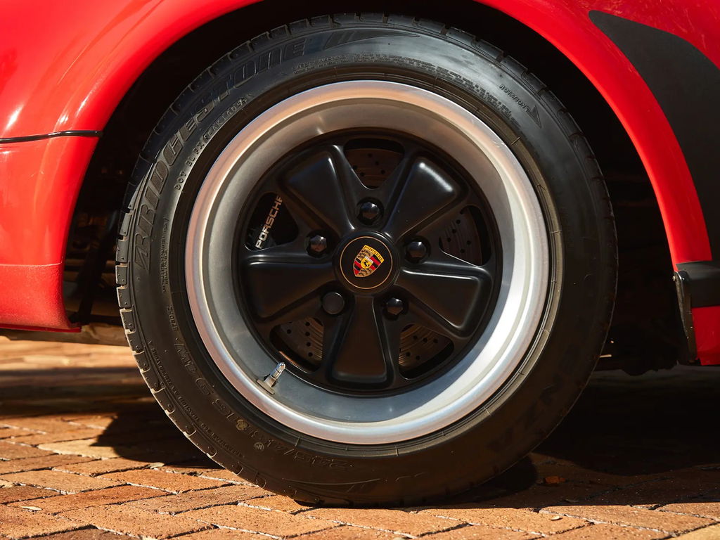 Porsche 911 Turbo 3.3 (US)