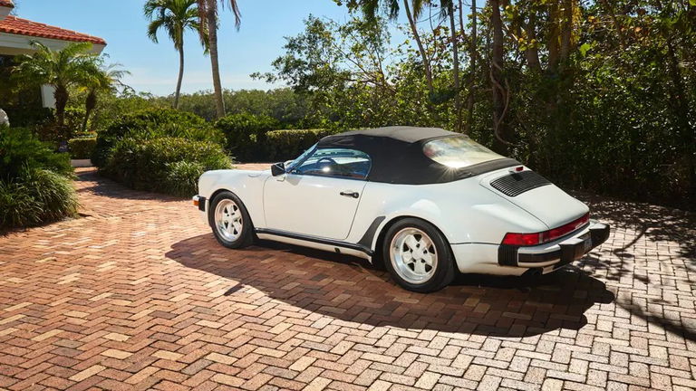 Porsche 911 Carrera 3.2 Speedster (US)