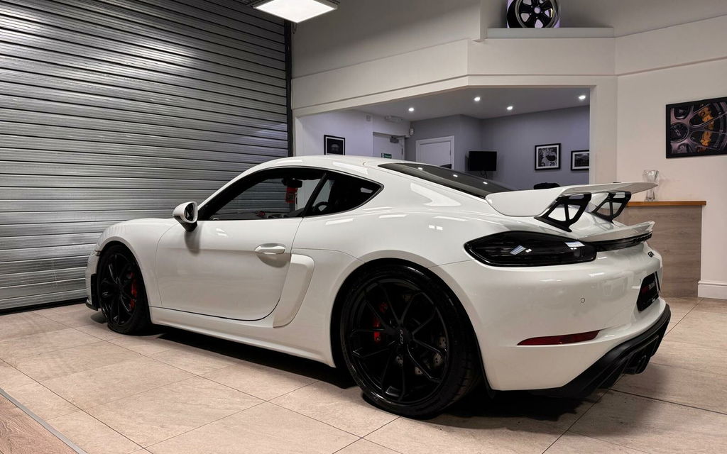Porsche 718 Cayman GT4